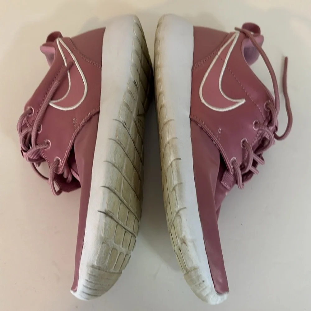 Nike Roshe One (gs) Big Kids Women’s Pink  Satin Shoes size 5Y 599729-618